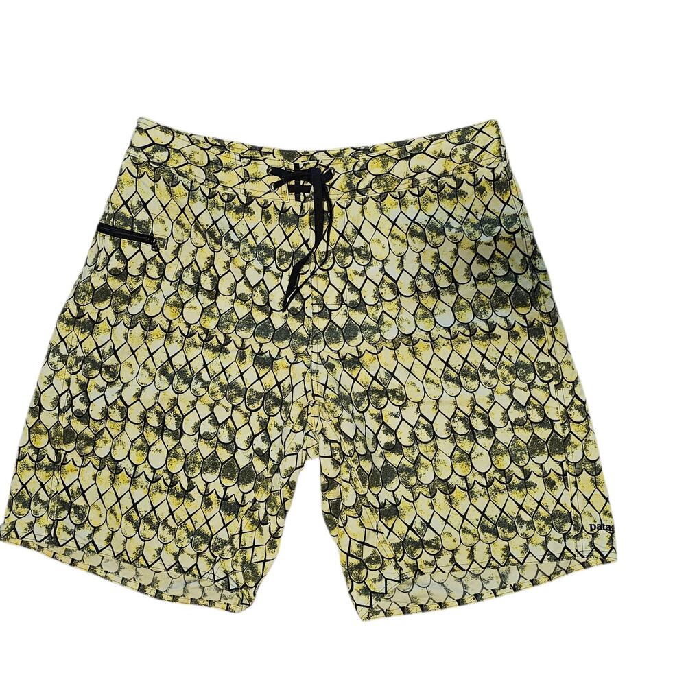 Patagonia Men's Wavefarer Board Shorts Green Yellow Reptile Print Size 34